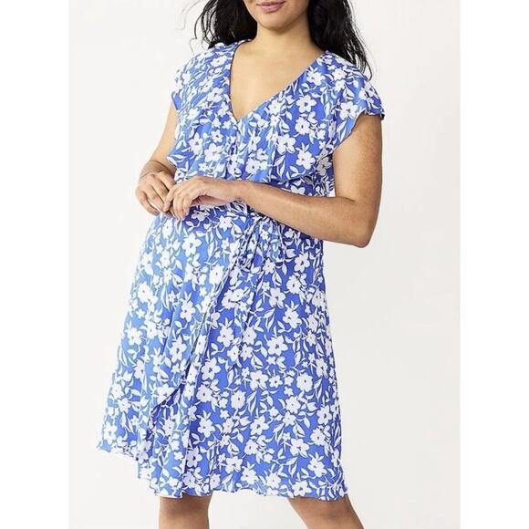 Draper James Dresses & Skirts - Draper James RSVP Blue Floral Short Sleeve Wrap Dress Size 4 NWT